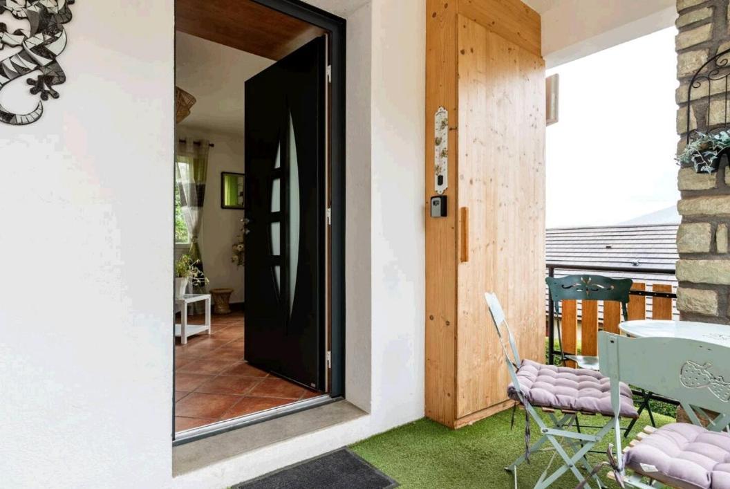 Jolie Appart T4 La Zoune Avec Jardin 8 Personnes Chorges Extérieur photo